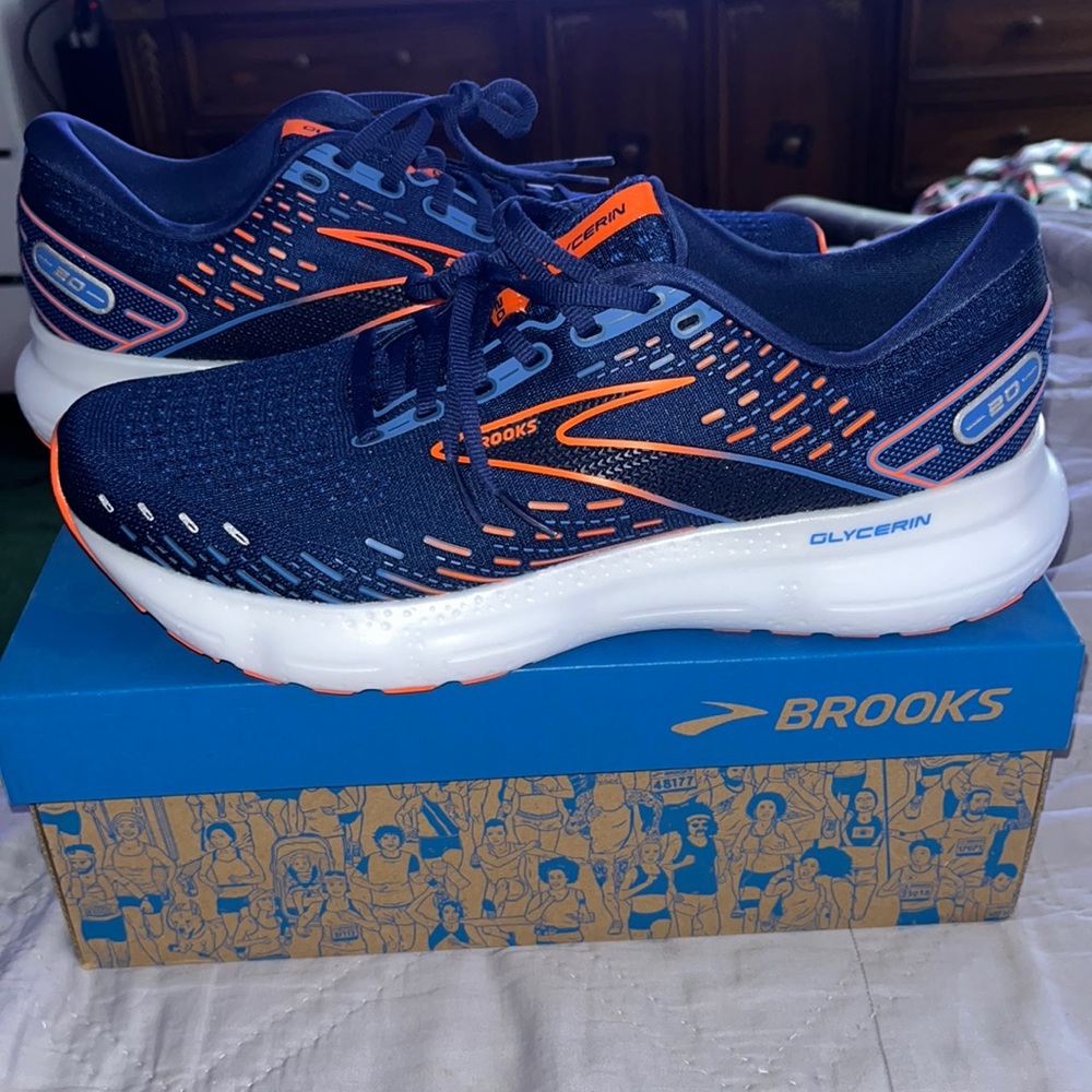 BRAND NEW BROOKS GLYCERIN 20 Sneakers size 10